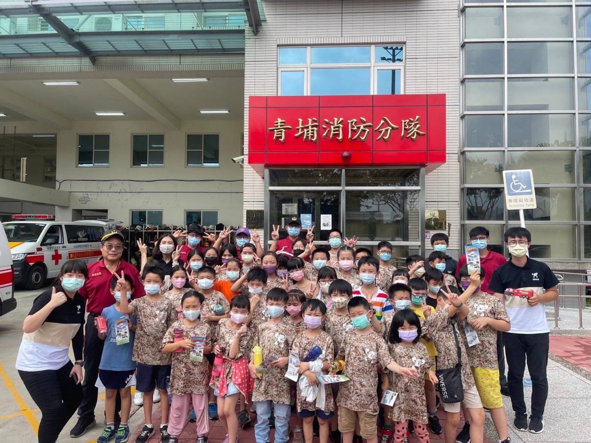 國小學童參觀青埔消防 體驗瞄子射水 452458 scaled