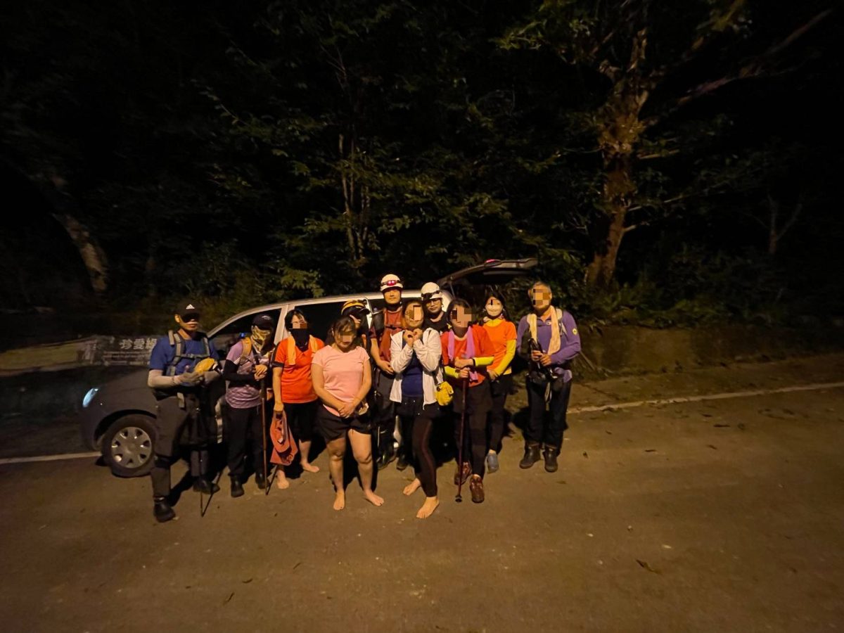 【有片】8人登北插天山迷路 大溪警消搜救2小時幸無大礙 621901 scaled 1