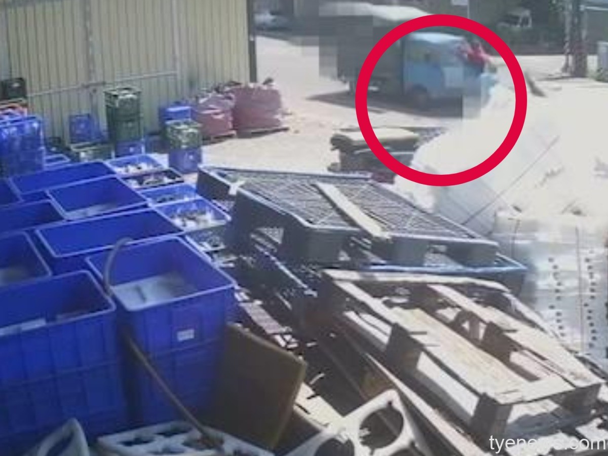 【有片】嚇壞路人!遭小貨車撞捲入車底 7旬婦傷重不治 FotoJet