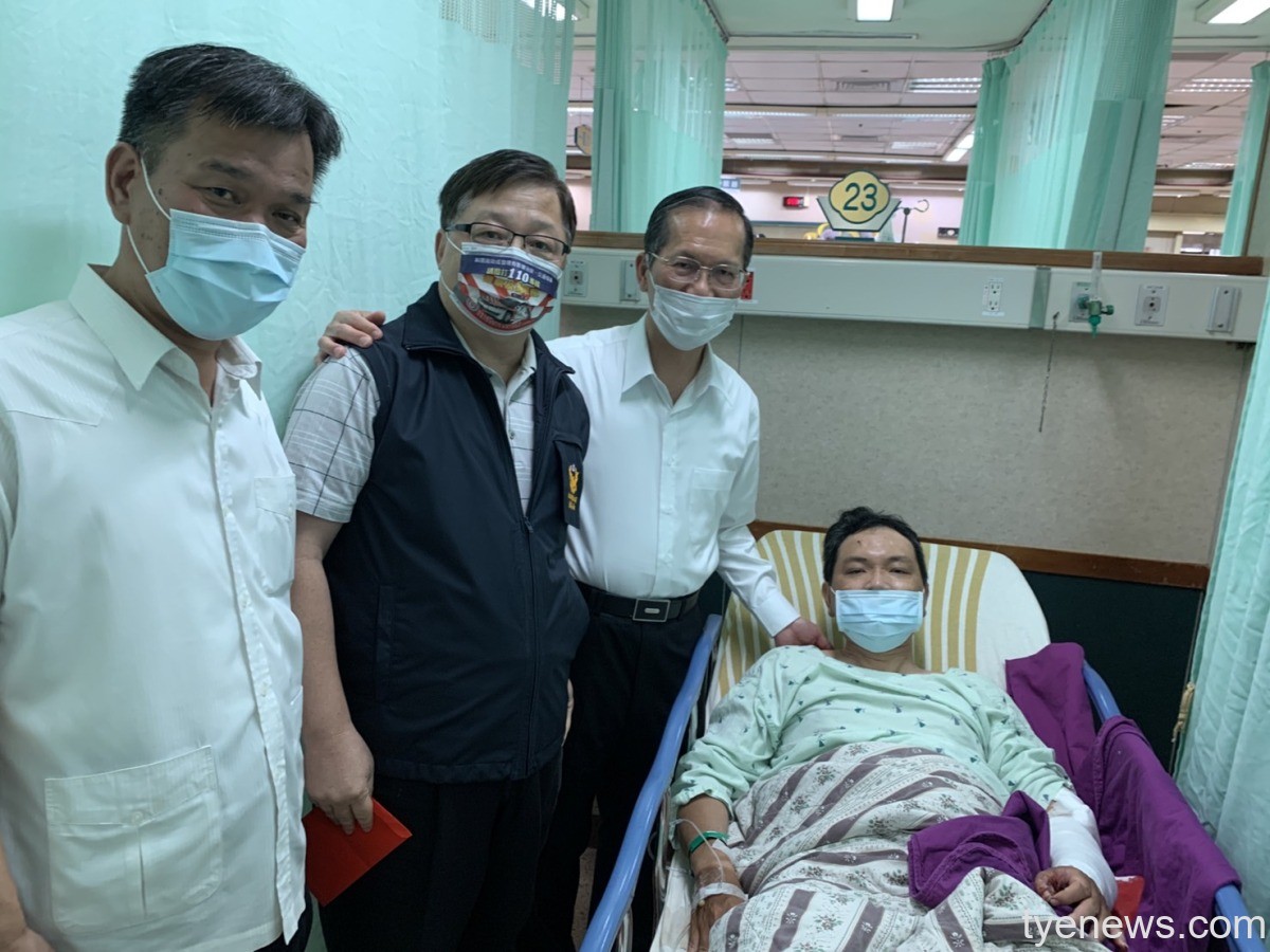 【有片】竊盜通緝犯持水果刀攻擊 1員警受傷送醫無大礙 S 43958319