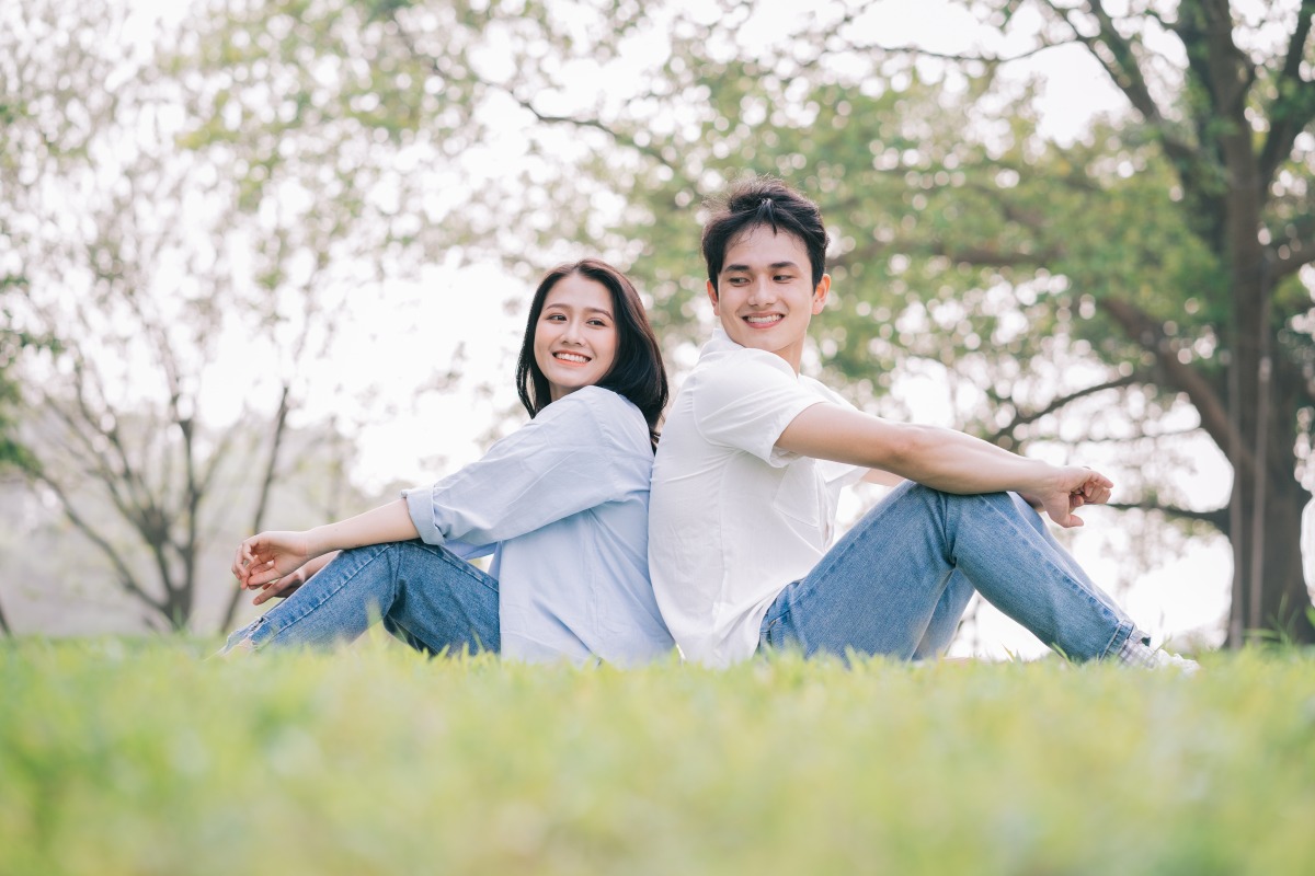 牢記安全約會5守則 共度甜蜜浪漫七夕 portrait young asian couple outside