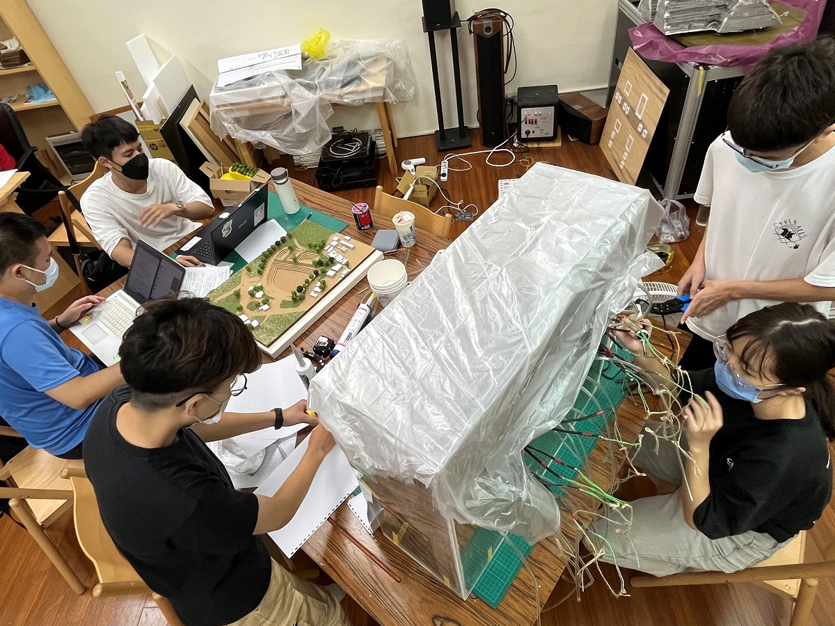 中原大學「埤塘物聯網」 獲教育部UFO計畫肯定 圖3 中原大學「埤塘物聯網」跨領域合作是由室設系、電子系、土木系學生合作完成