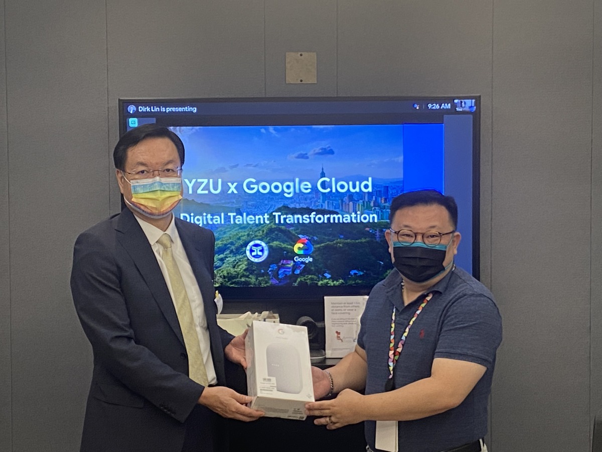 圖一Google Cloud台灣總經理謝良承 右）與元智大學廖慶榮校長合影