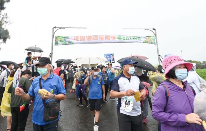 雨天不減熱情 南桃園長者健行養肌力 - 台北郵報 | The Taipei Post