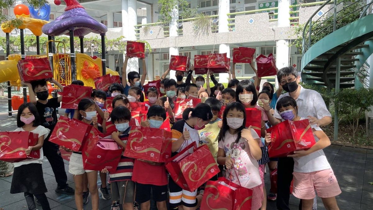 桃市圓夢愛心關懷協會「每月一愛」秋節出擊 為弱勢獻愛心