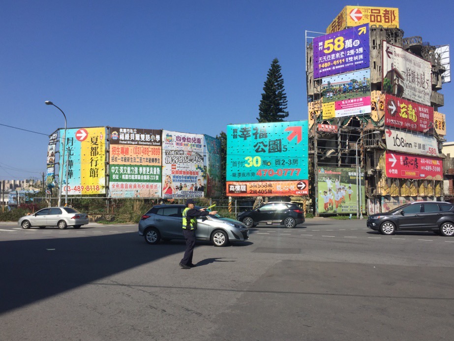中秋連假龍潭各遊樂區易塞車 龍潭警啟動交通疏導措施 S 18735637