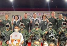 馬祖新村「進擊的迷彩」體驗空中跳傘臨場感