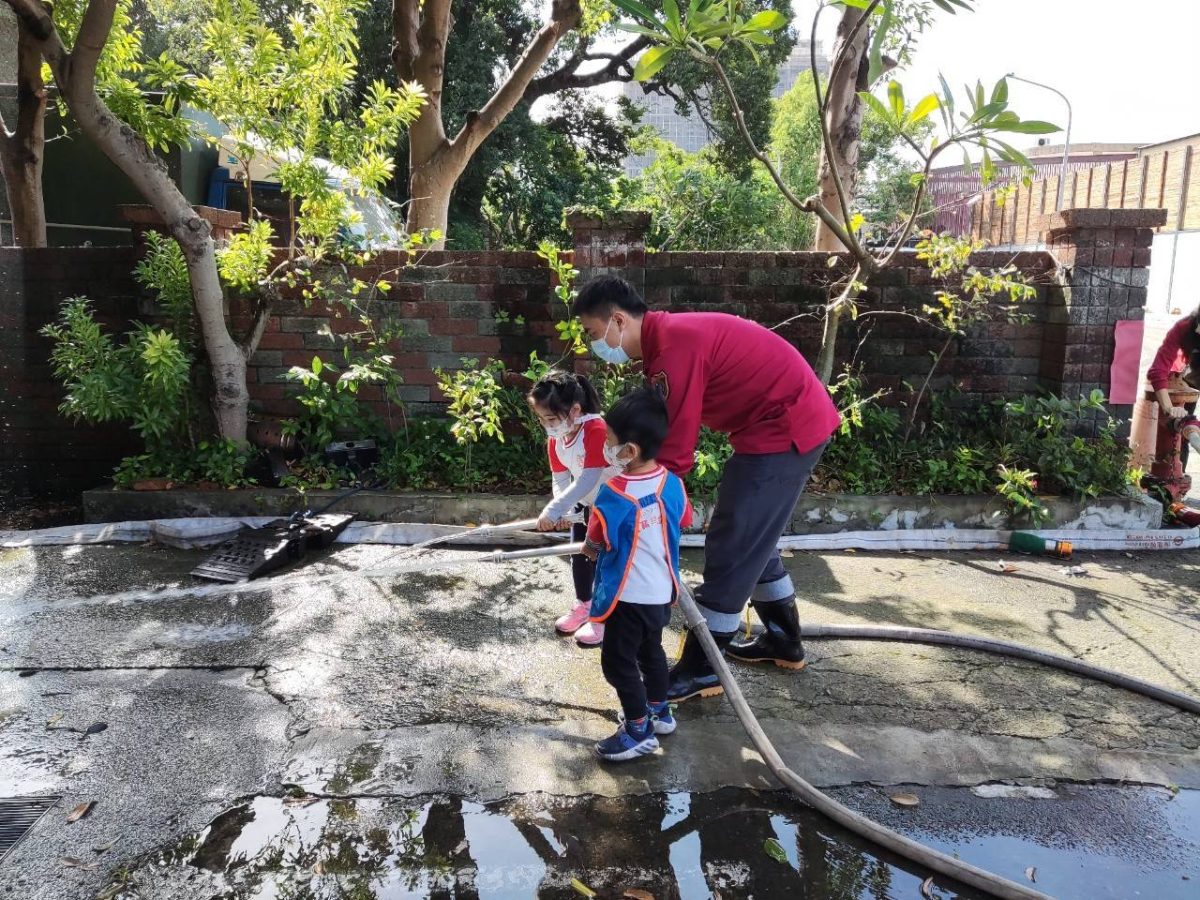 楊梅消防宣導防災教育 幼兒園學童搶當打火英雄 1025480 scaled