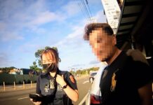 民宅前停車影響進出 觀音警意外逮捕毒蟲