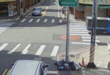 【有片】老翁騎車突發不適路倒 桃園警關懷護送返家