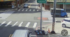 【有片】老翁騎車突發不適路倒 桃園警關懷護送返家