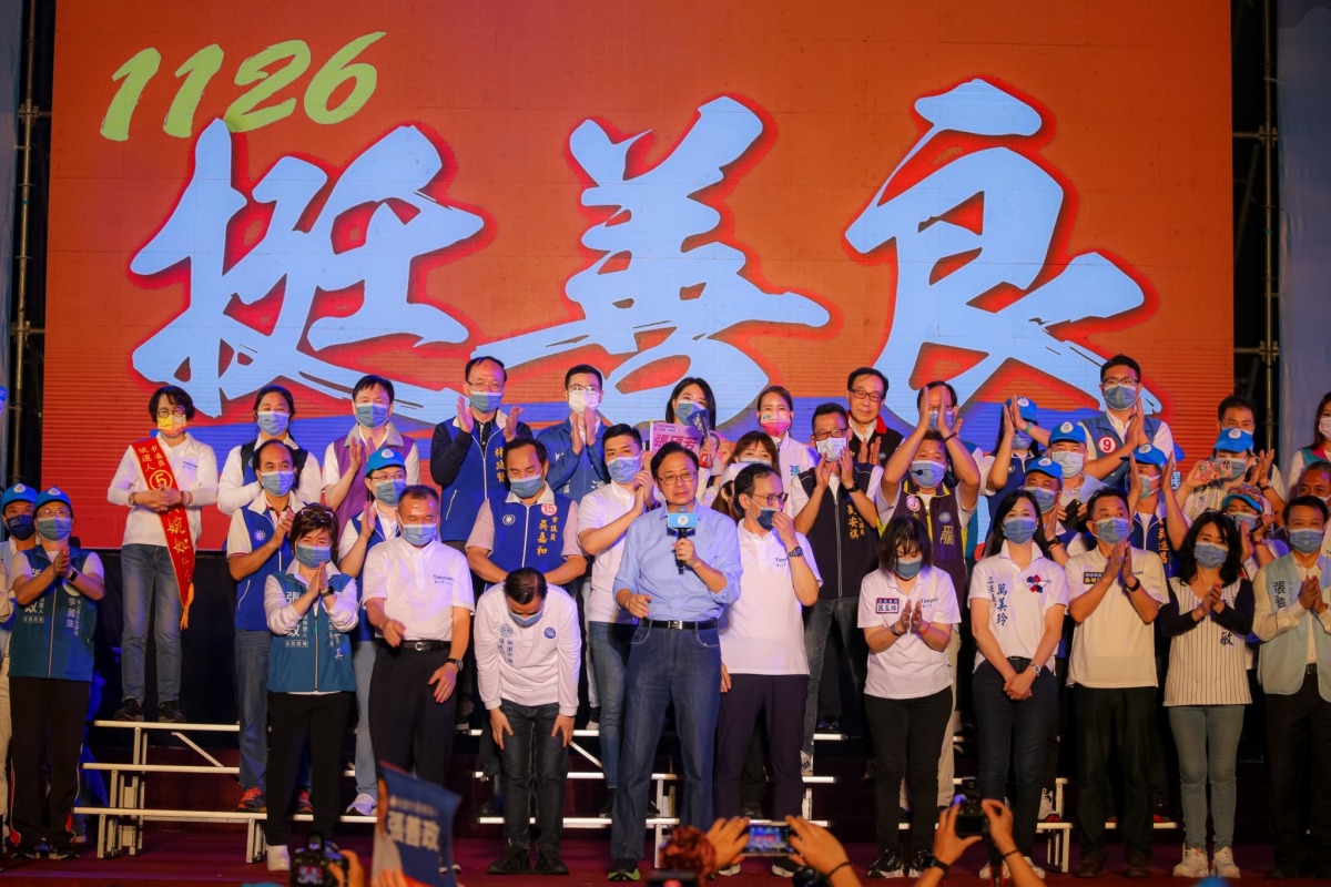 風雨無阻!張善政北區競總造勢 近2萬人力挺終結民進黨豆腐渣工程 張善政北區競總成立 221022 3