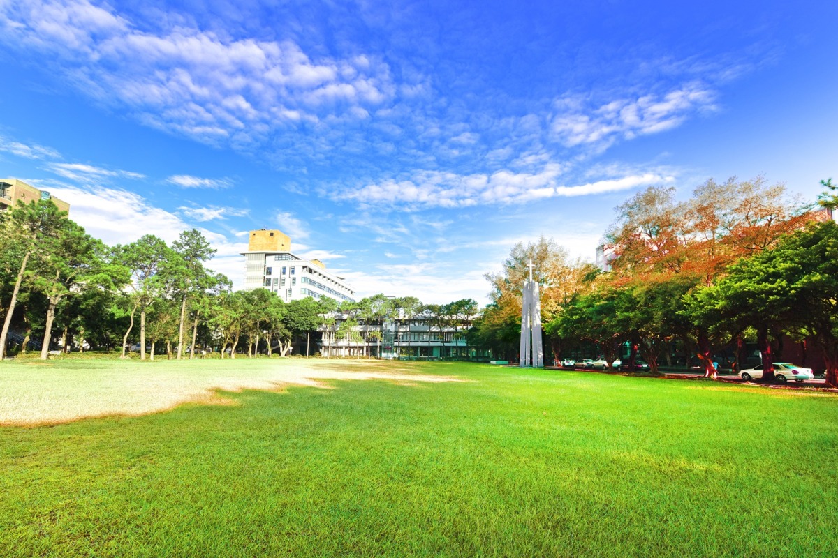 05 中原大學榮獲英國QS「世界大學永續排名」台灣私校第一，為環境永續之綠色校園。