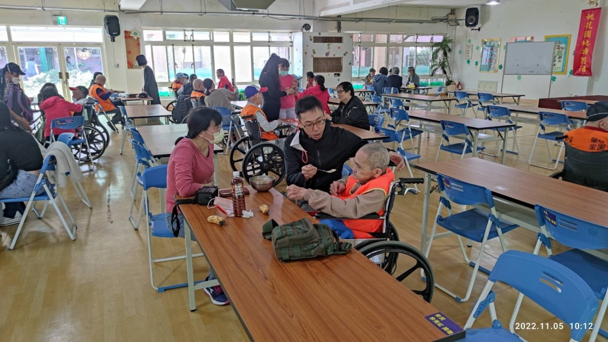 桃園榮家舉辦家屬座談會 探望長輩促進相互交流 1667827563457