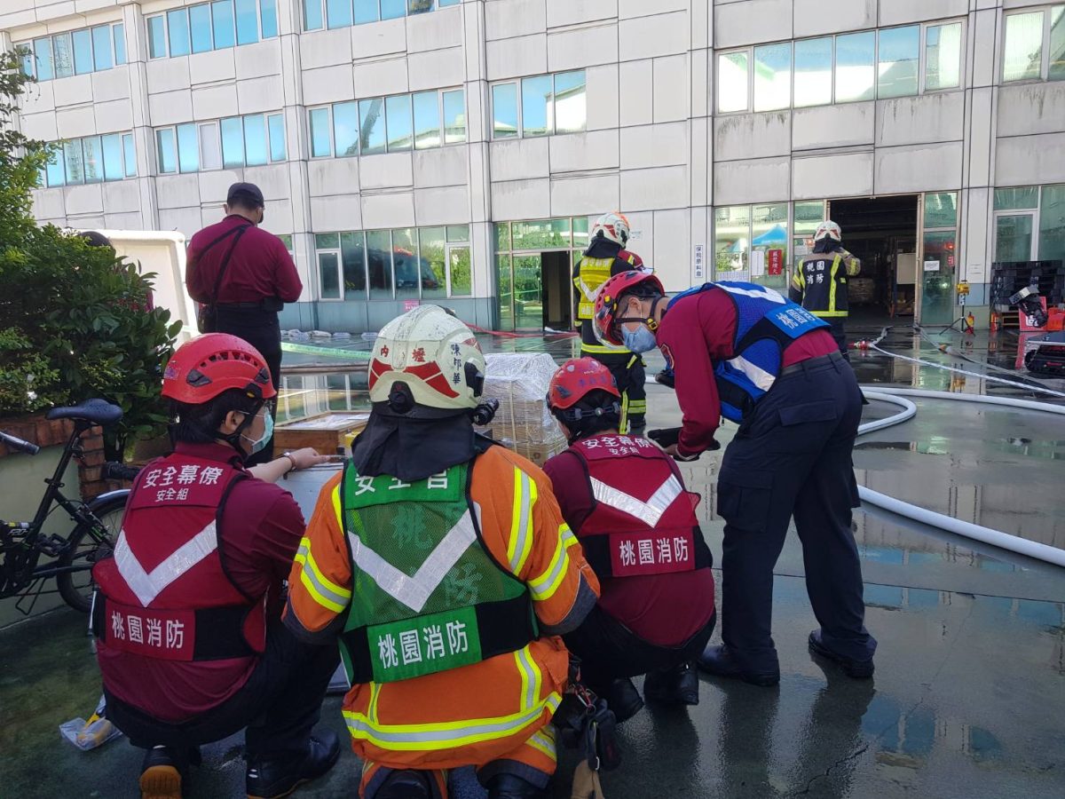 桃消第二大隊攜手科技公司 化學品倉庫火警實兵演練登場 476114 scaled