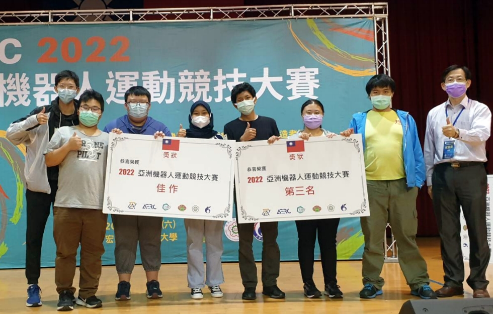 AERC亞洲機器人大賽得獎揭曉 龍華科大印尼生、台生組隊創佳績 AERC 2022亞洲機器人大賽 龍華科大電子系外籍生表現優 1