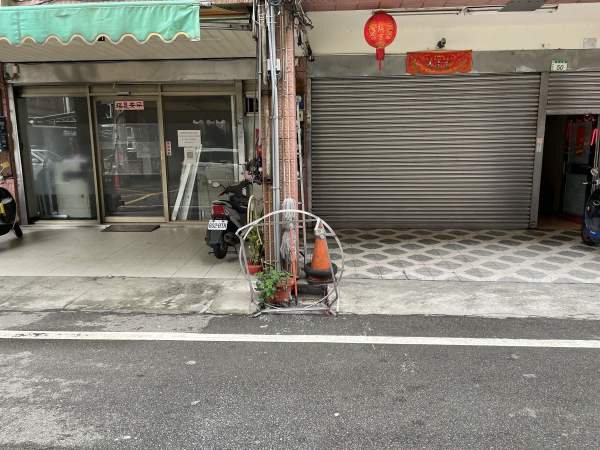 【有片】驚險一瞬間!超大水塔從天而降砸中汽車 B763A17B F94D 4787 9E05 7FCA0587FE02