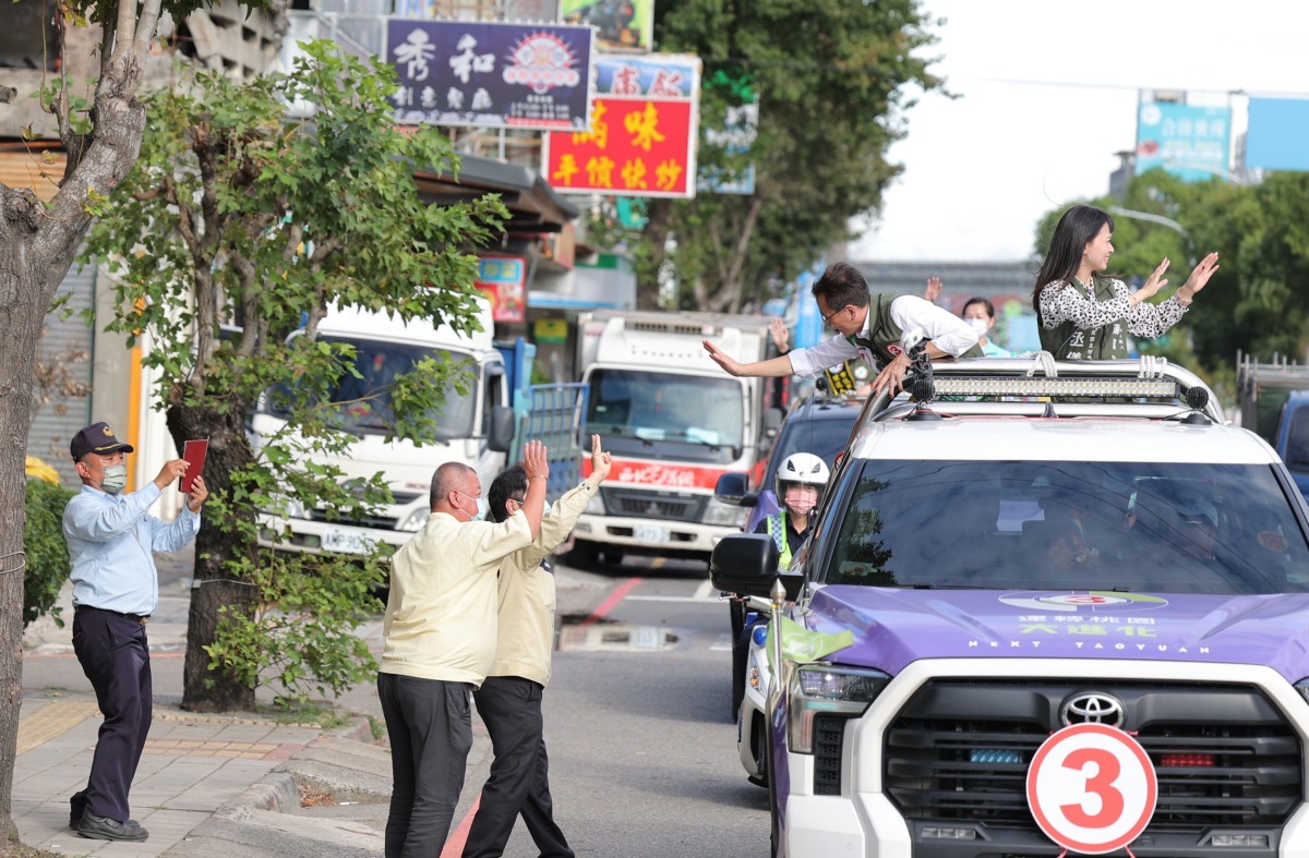 鄭運鵬拜票行程不停歇 合體蘇巧慧衝人氣 LINE ALBUM 2022 0.11.03興國市場、楊梅掃街、後援會成立大會 221104