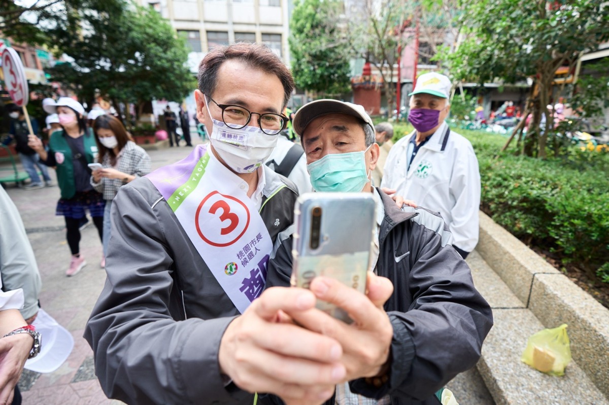 鄭運鵬大溪市場掃街拜票 盼加速國3銜接台66線、大鶯豐德交流道動工 LINE ALBUM 2022 0.11.4大溪市場、廟宇參香、車隊掃街 221104