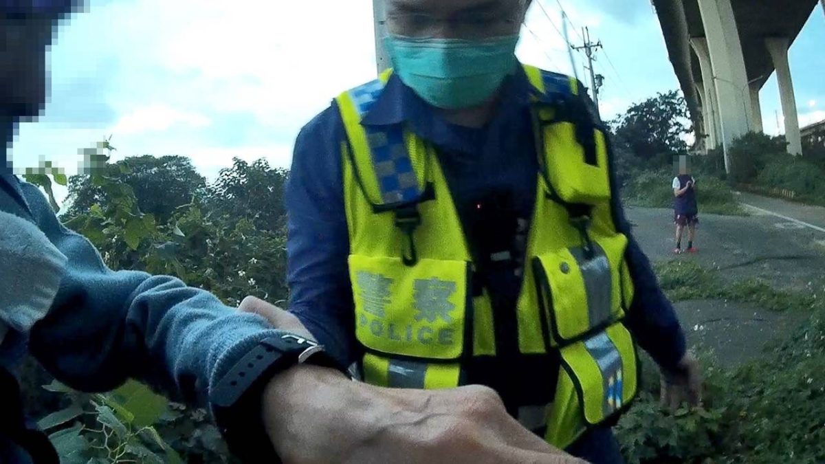【有片】老翁走失家屬報警急尋 黑狗帶路助順利找人 S 112476180 scaled