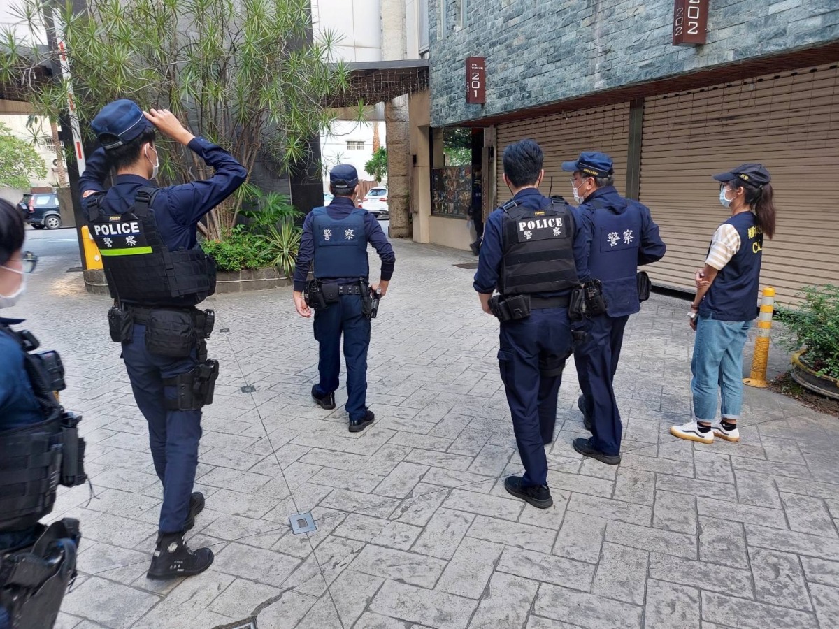 【有片】桃警執行「清樓專案」全面掃蕩 按摩店逮失聯移工 S 112689158