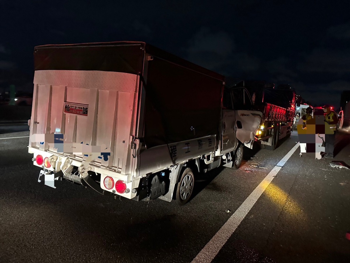 國2西向南桃園路段2貨車追撞 車流回堵6公里 S 144343070