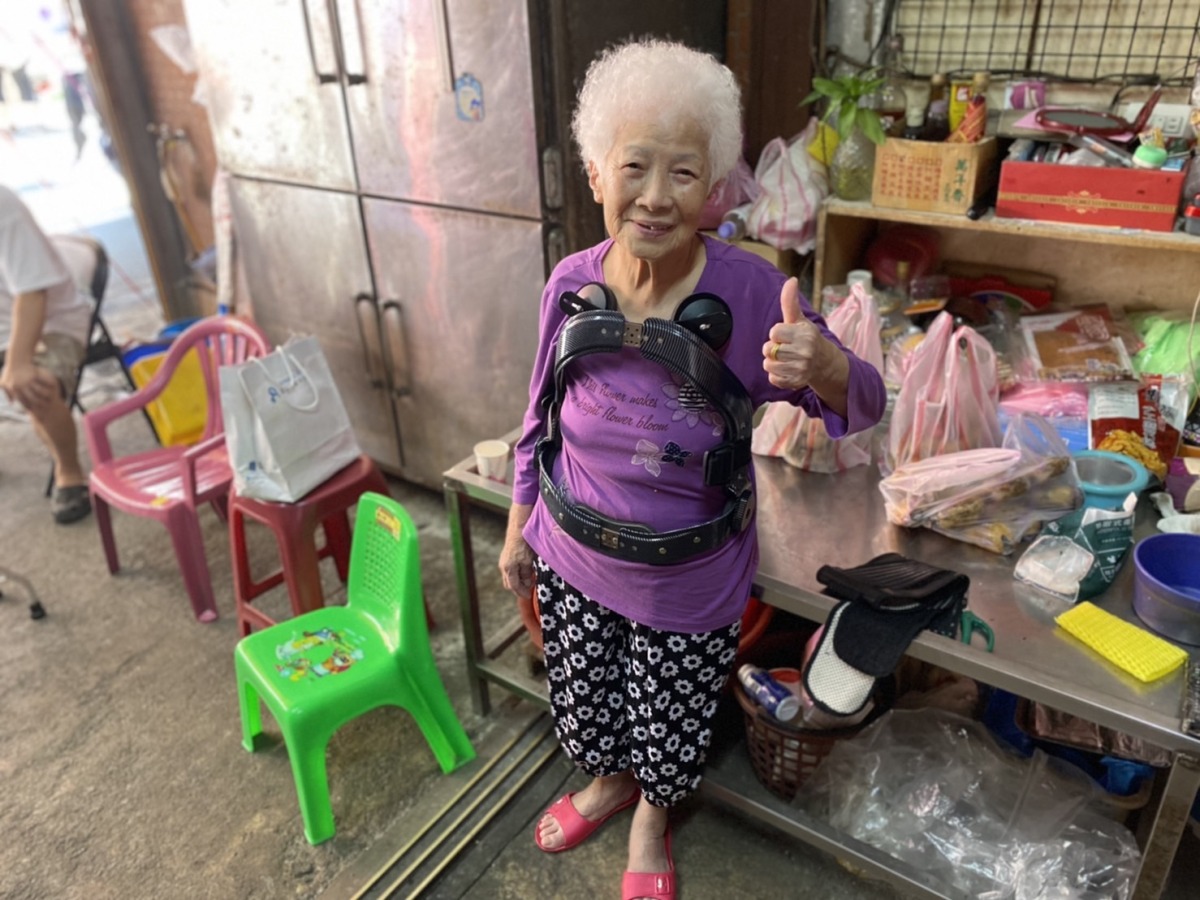 北醫新國民醫骨折微創手術 9旬嬤恢復行動自如重拾笑容 S 37347334 1