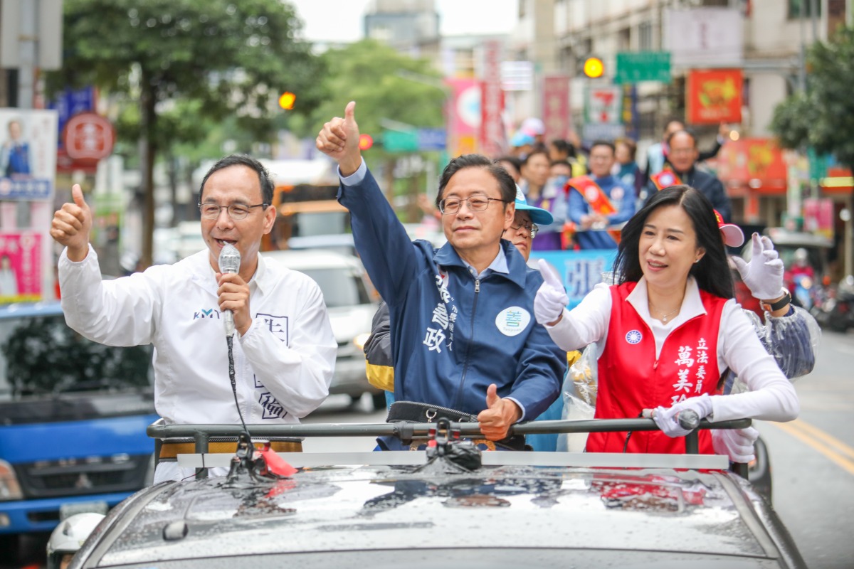 選前衝刺!張善政合體朱立倫拜票 喊全力保衛台灣民主 S 432914447