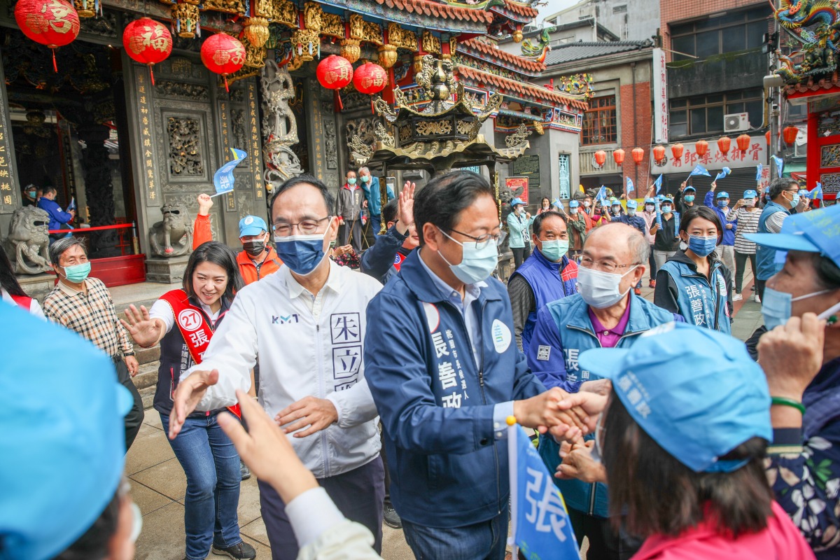 選前衝刺!張善政合體朱立倫拜票 喊全力保衛台灣民主 S 432955396