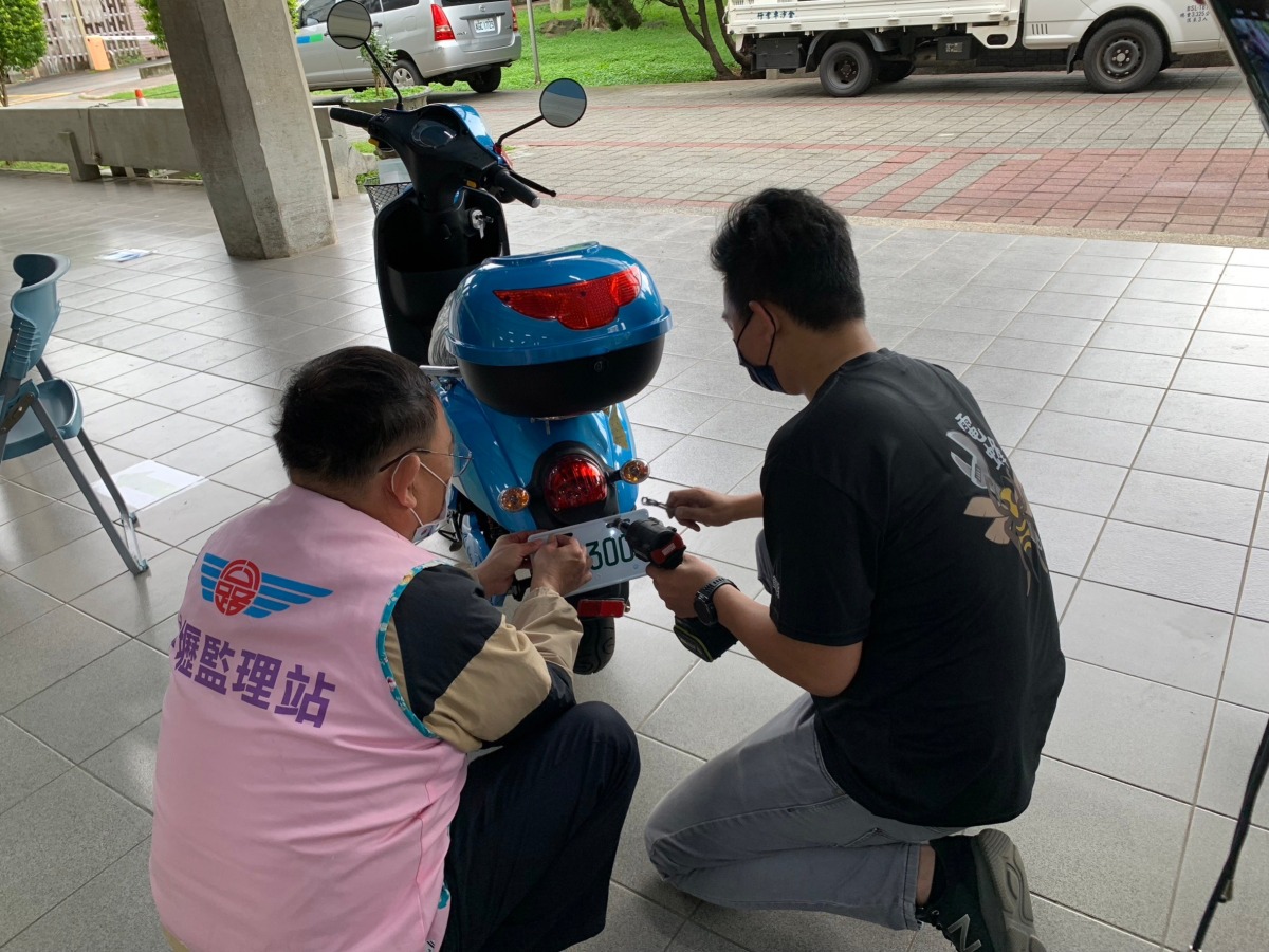 微型電動二輪車今起領牌納管 舊車明年底前免規費 S 56213617