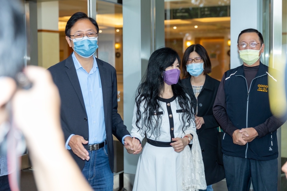 張善政偕妻曬恩愛投票 指確診者投票規劃太晚講 S 82804751555