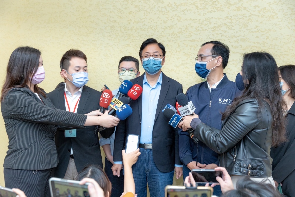 張善政偕妻曬恩愛投票 指確診者投票規劃太晚講 S 82804754