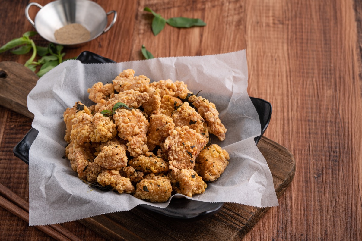CNN評選50亞洲最佳小吃 台灣這3食物入榜 close up delicious fried popcorn chicken food taiwan famous night market street food delicacy