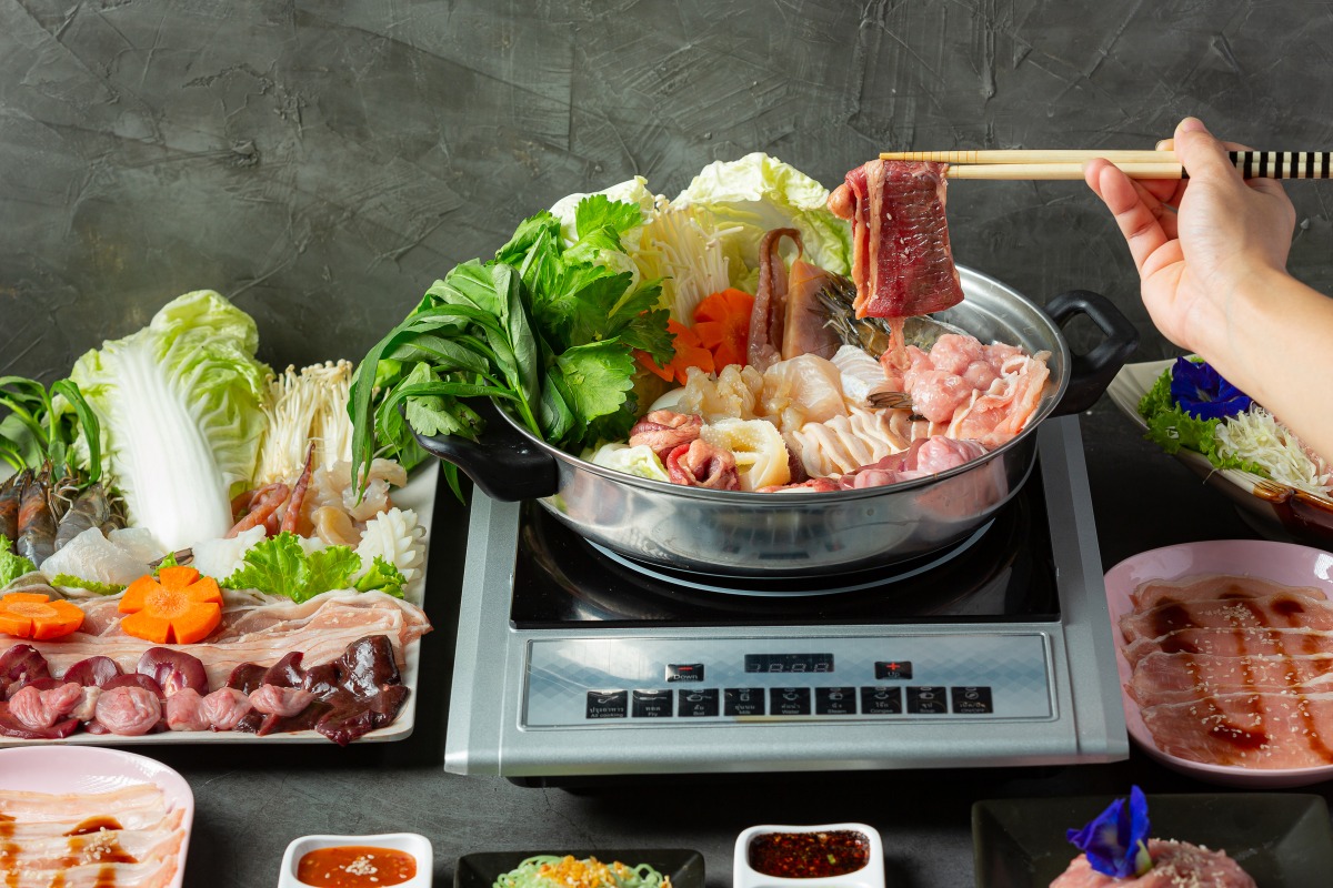 立冬進補!跟著樂生營養師這樣吃 健康好過冬 various ingredients shabu hot pot with sauce
