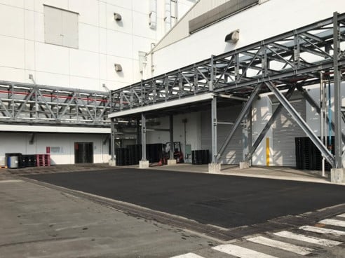 圖三化學製品事業的創新技術讓廢棄寶特瓶變成瀝青添加劑，可延長五倍路面壽命
