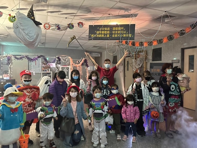桃消萬聖節活動吸引1.3萬人參加 防火教育向下扎根 大湳分隊萬聖節防火宣導活動1