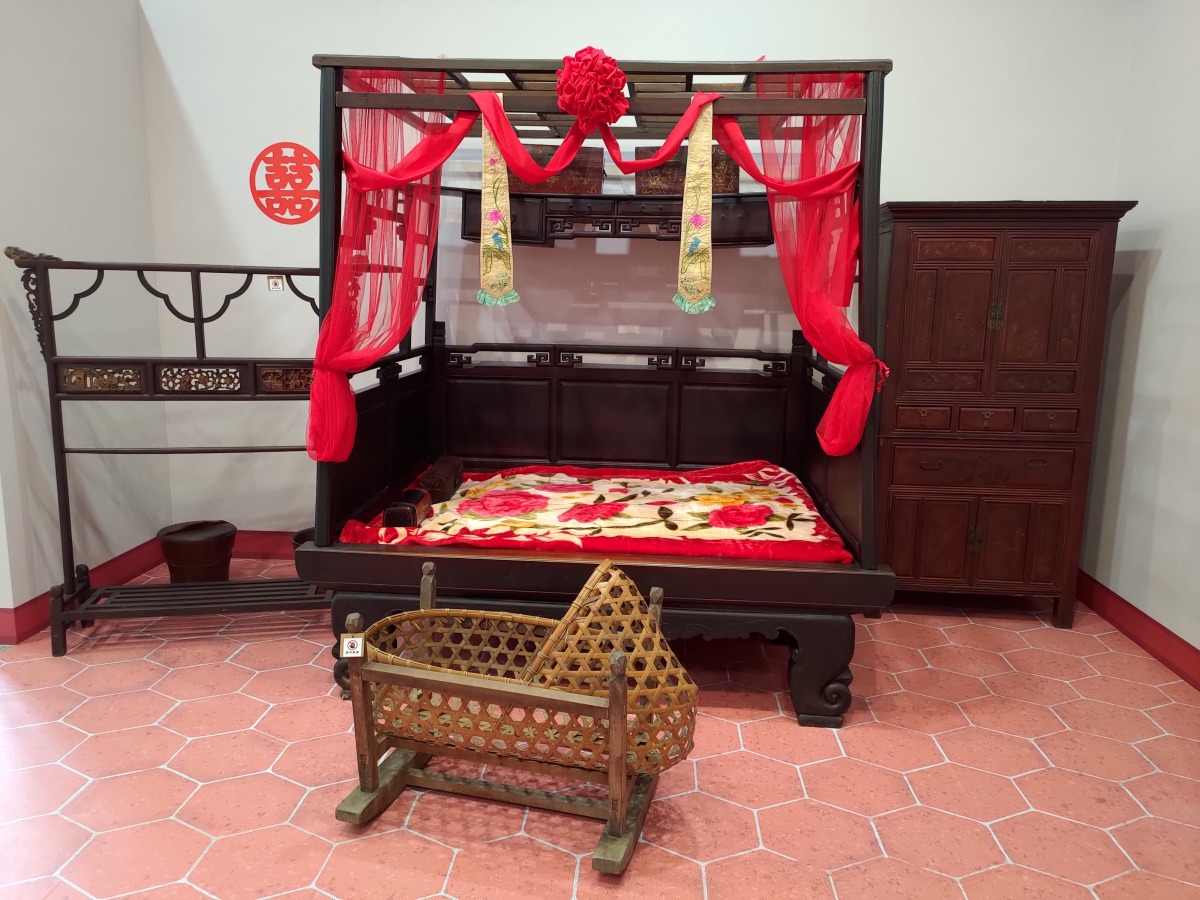 嫁妝家具特展 紅眠床展品