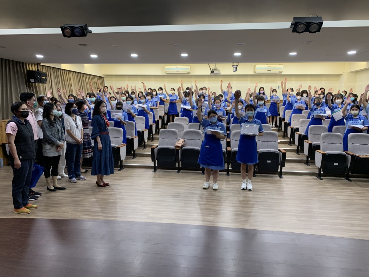 新生醫專幼保科舉辦專業倫理宣誓 盼實習生成幼兒守護天使 桃園電子報 宣誓