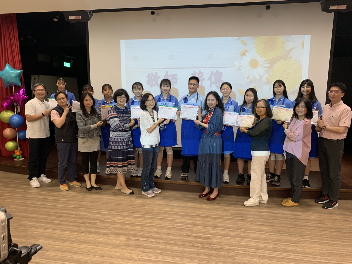 新生醫專幼保科舉辦專業倫理宣誓 盼實習生成幼兒守護天使 桃園電子報 百寶袋頒贈