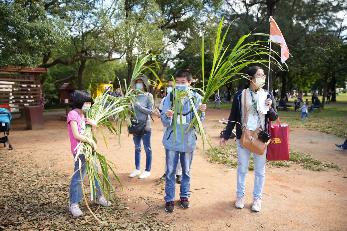 籌建身障樂兒家園 台灣樂作創益協會號召百人同遊埔心牧場 民眾與樂兒同遊農場1