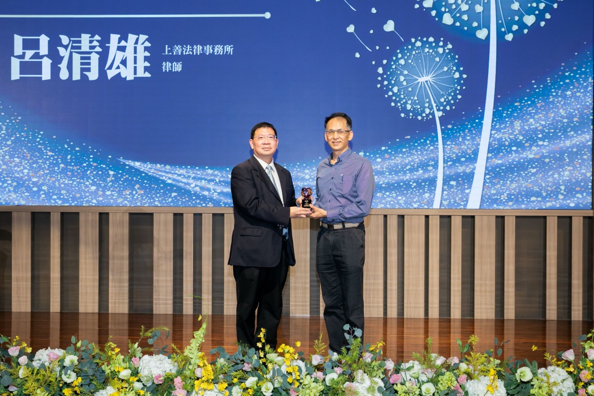 衛福部表揚醫療事故關懷服務績優人員 編織醫病關係安全網 績優調解委員獎 呂清雄
