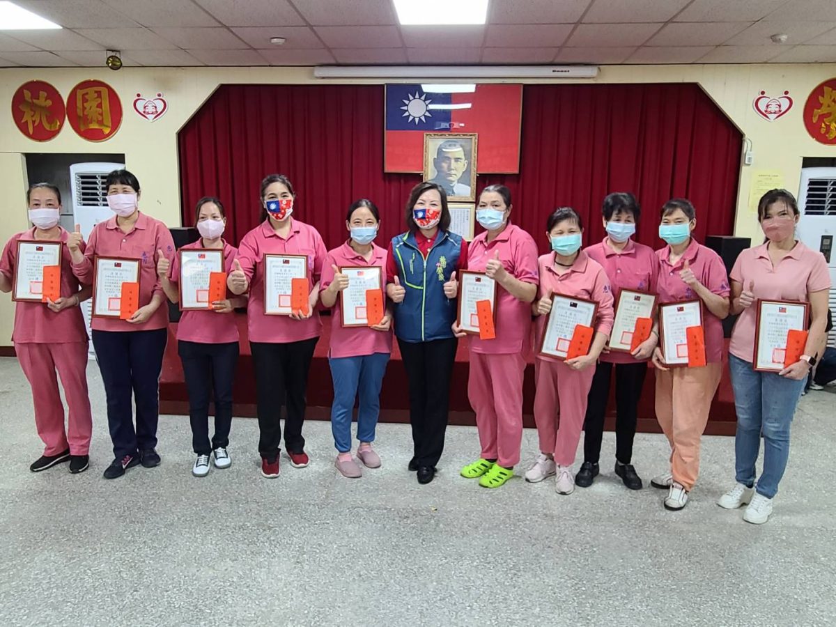 桃園榮家歡慶榮民節 表揚榮民楷模績優人員 表揚績優照顧服務員 scaled