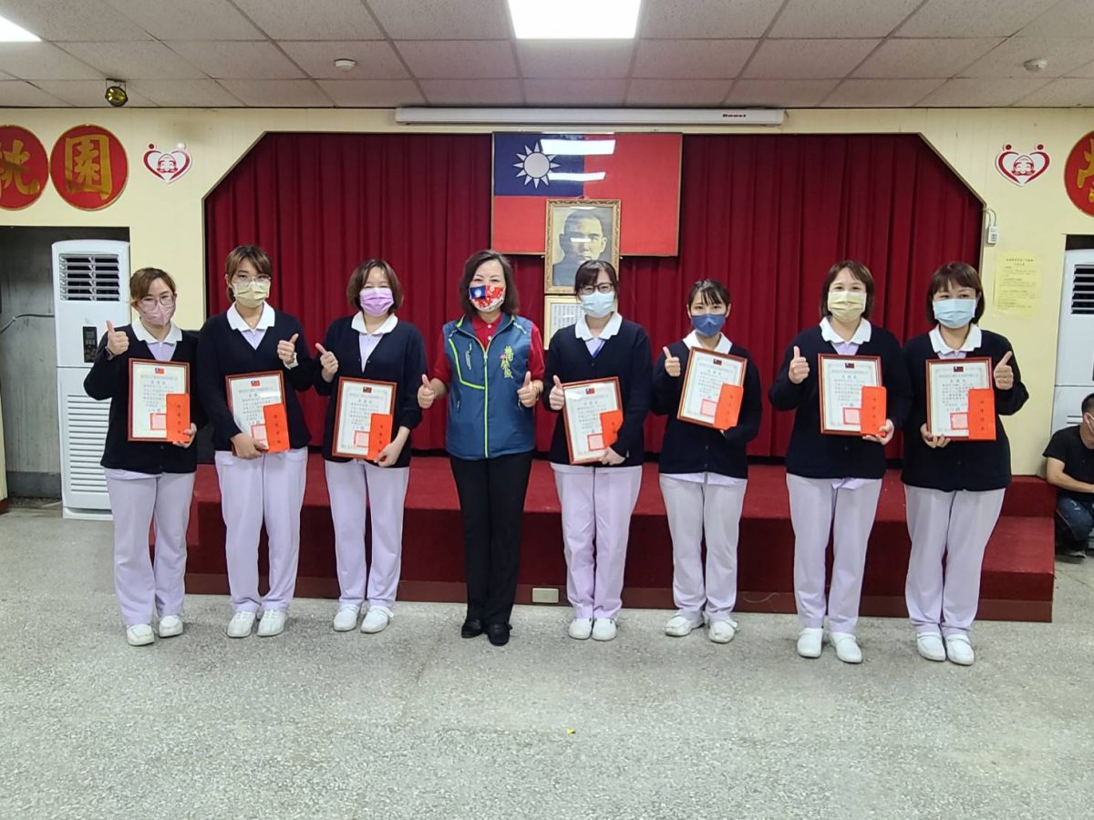 桃園榮家歡慶榮民節 表揚榮民楷模績優人員 表揚績優護理師 scaled