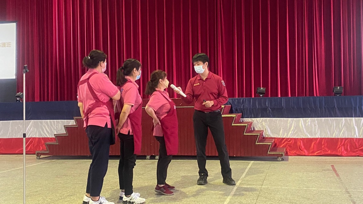 桃園榮家加強消防演練 營造住民安全生活品質 111年下半年災害防救講習照片2