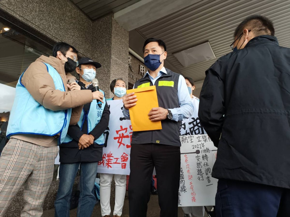 桃園空服員工會批長榮、立榮網內互打 基層慘被當皮球踢 14841 scaled