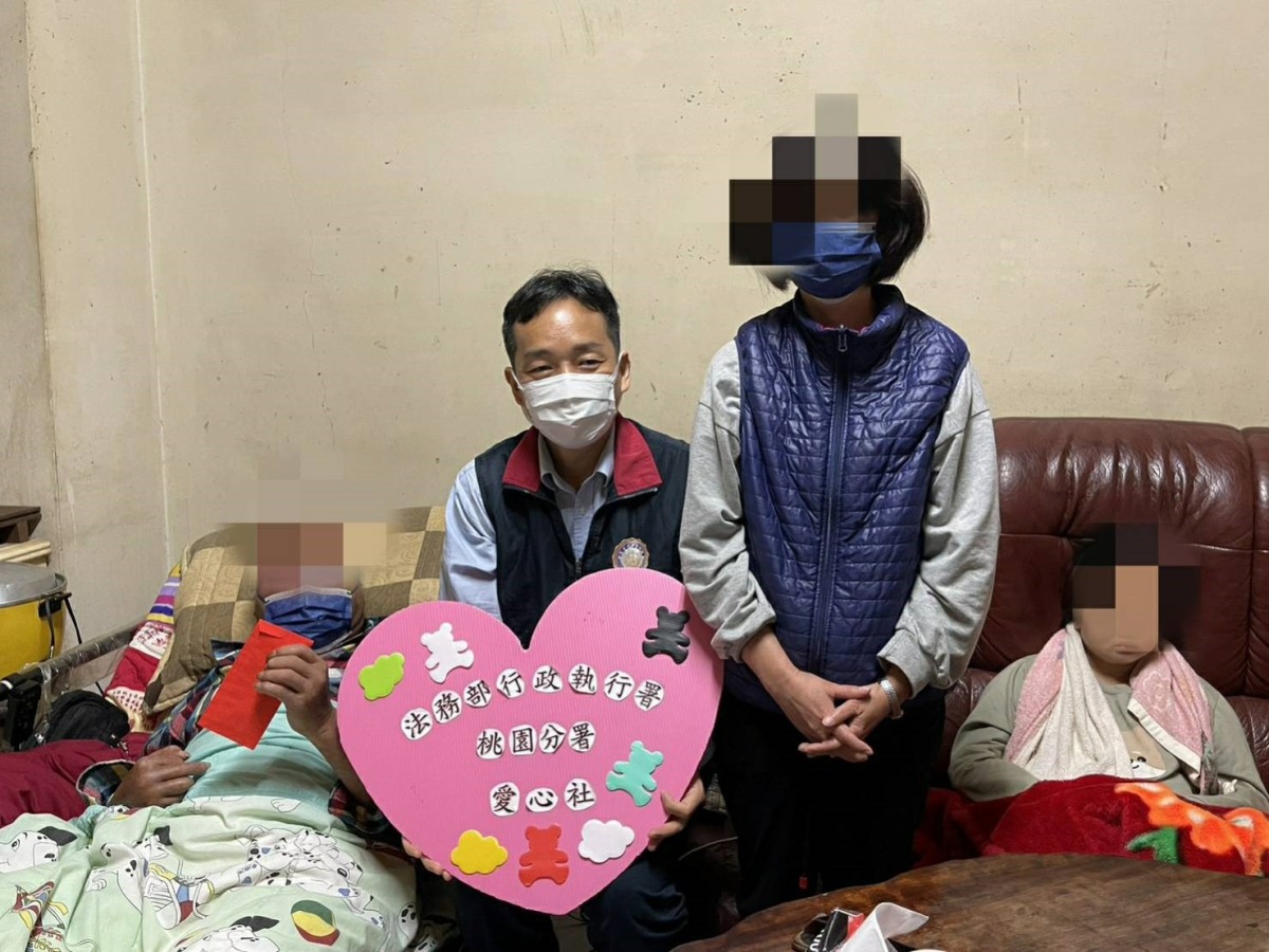 男中風臥病在床欠費9600遭移送執行 桃園分署送暖 1670904921689