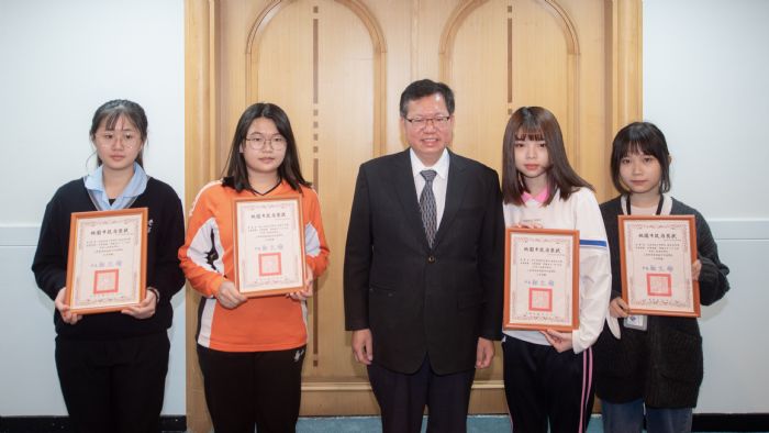 挺弱勢學子追夢 桃園希望工程獎助學金得主出爐 20221219140731585