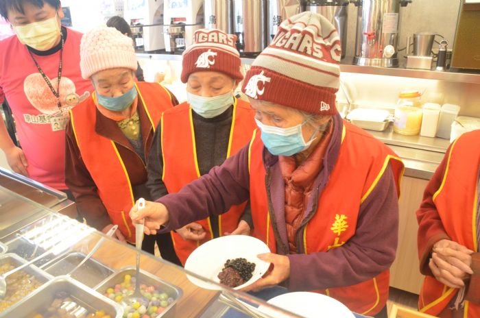 華山基金會攜手清原芋圓送暖 長輩DIY五福湯圓樂開懷 20221219151134449