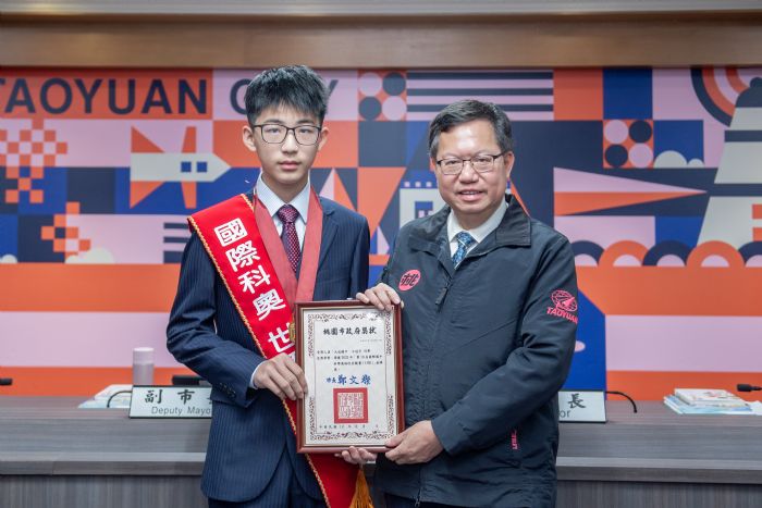 國際科學奧林匹亞競賽傳捷報 桃園大成國中王冠宇摘金 20221221142231243