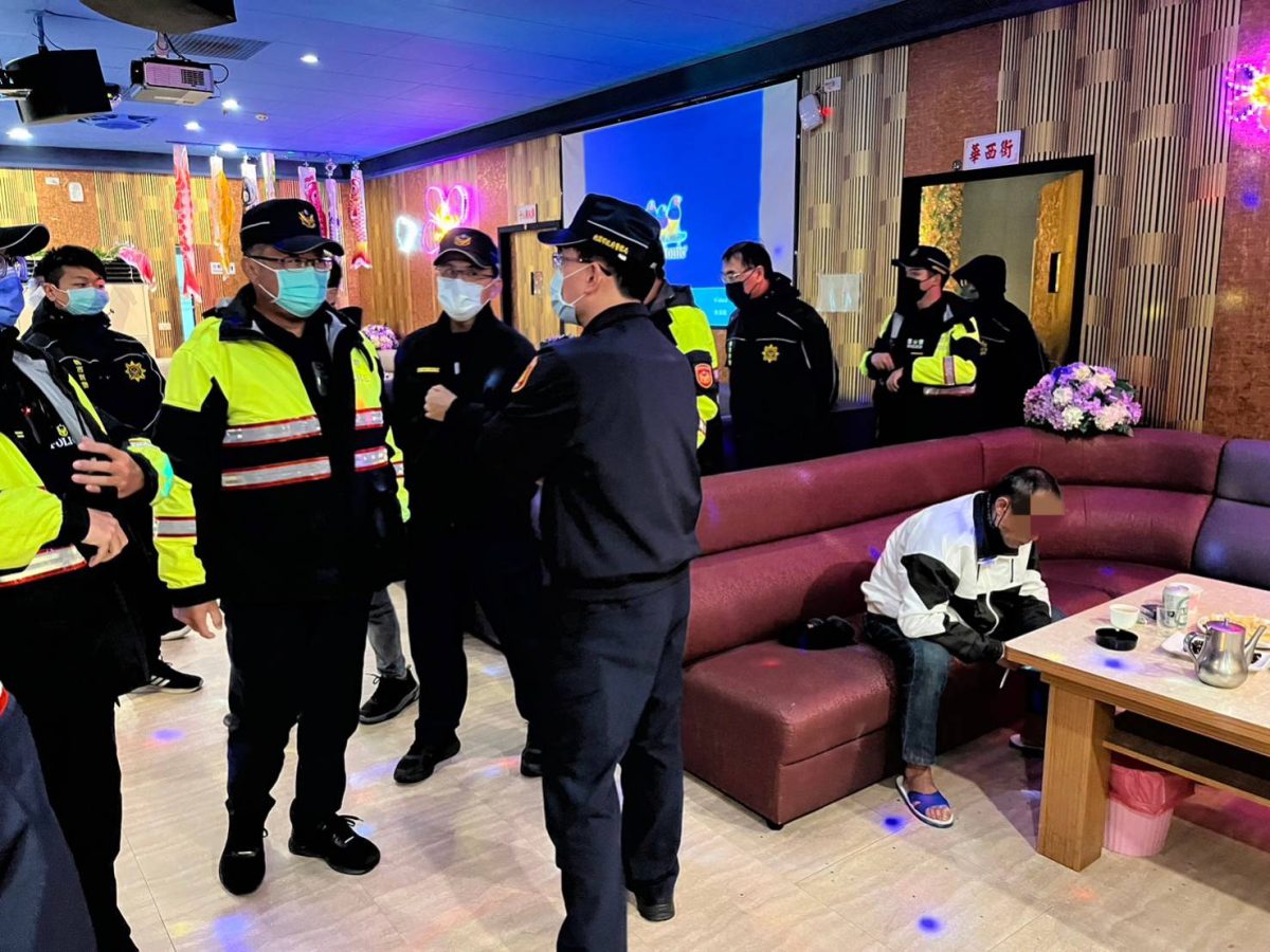 大園警威力掃蕩動員30人 擴檢治安場所 207716 scaled